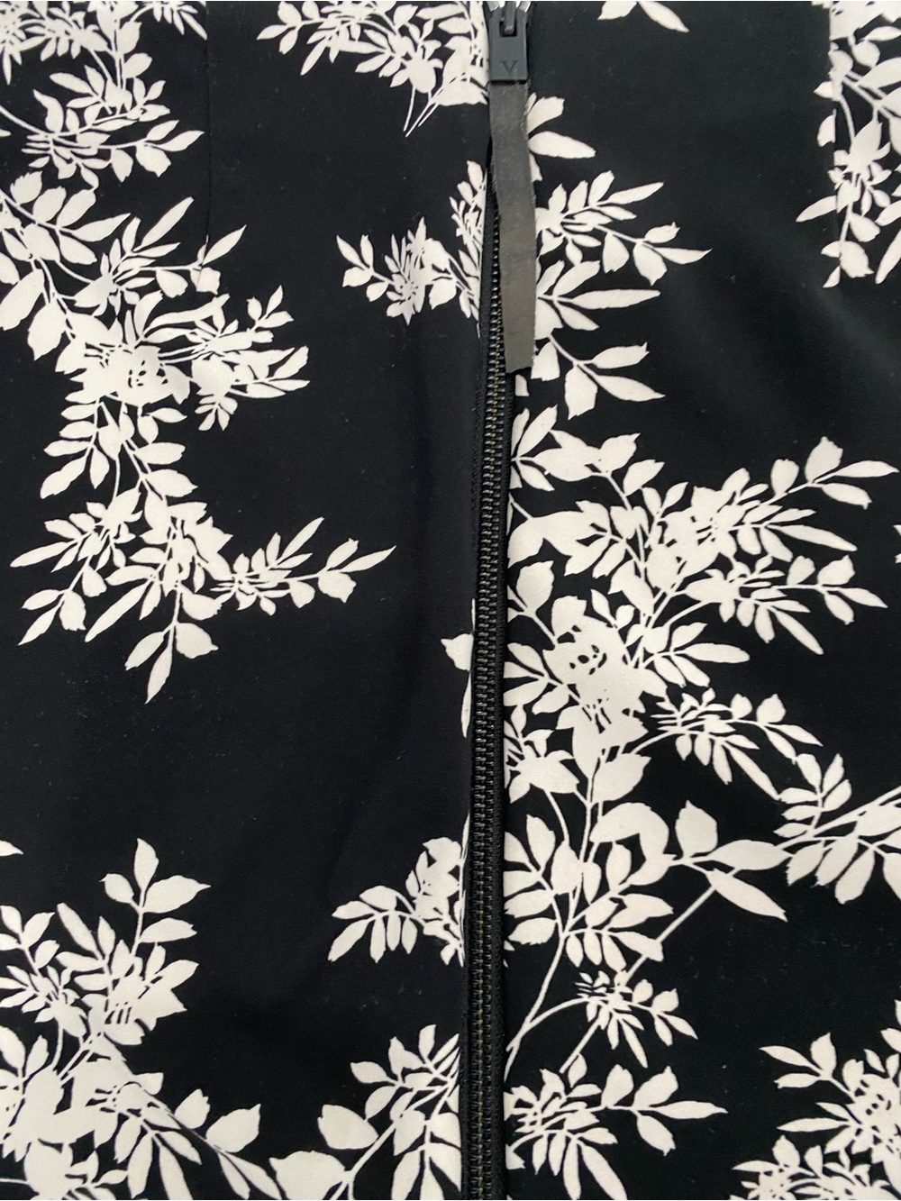Vince Camuto Black Pencil Stretch Skirt with White Floral Print - Picture 5 of 5